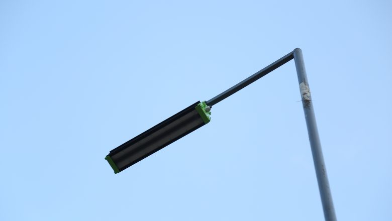 Осветительная мачта с одним фонарем.